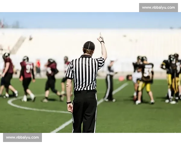 《聚焦足球比赛裁判团队的职责与挑战分析》